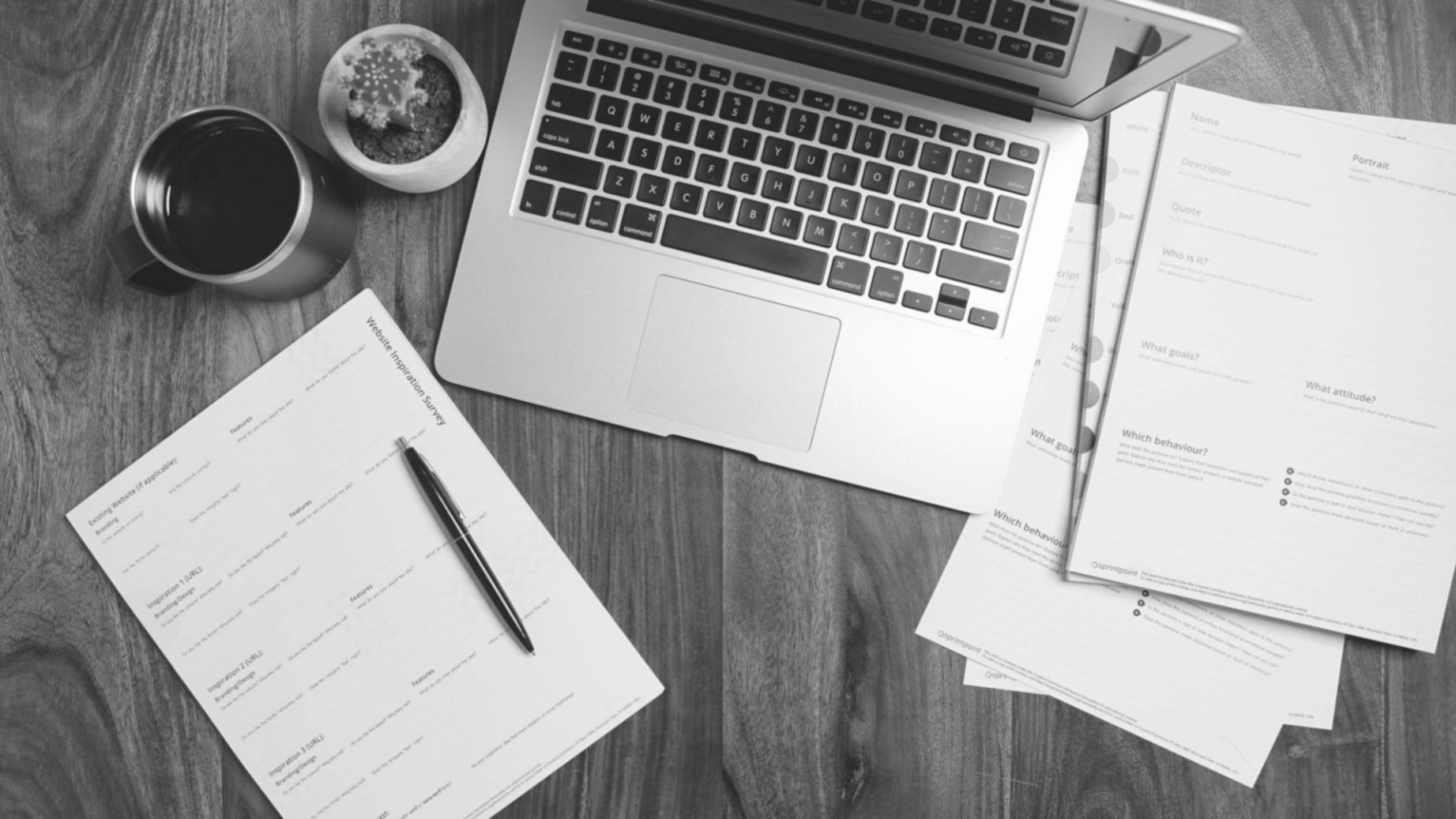 Professioneller Beratungsraum für Finanzanalyse-Gespräche